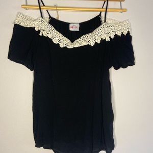 Selling this beautiful shirts, very good condition ✨